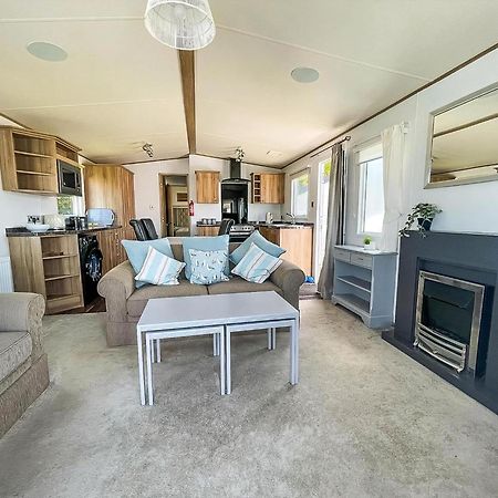 Beautiful Caravan With Decking At Carlton Meres Holiday Park, Suffolk Ref 60022M แซกส์มันดัม ภายนอก รูปภาพ