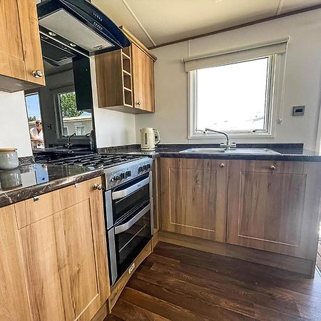 Beautiful Caravan With Decking At Carlton Meres Holiday Park, Suffolk Ref 60022M แซกส์มันดัม ภายนอก รูปภาพ